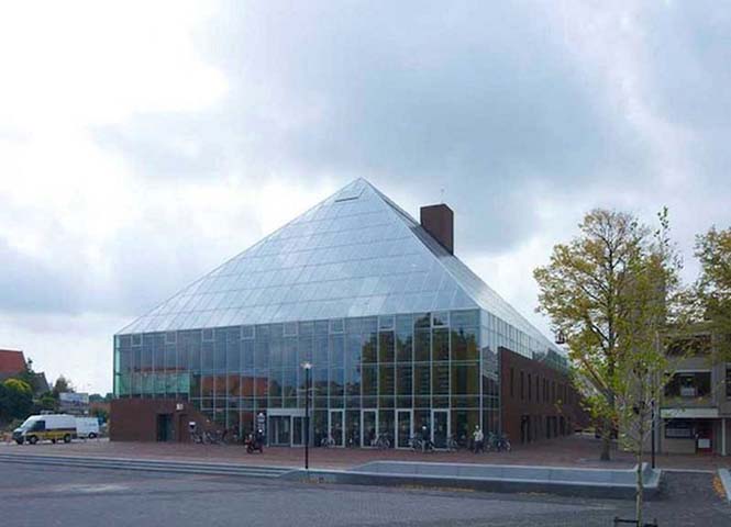 Γυάλινη 5όροφη βιβλιοθήκη στην Ολλανδία (1)