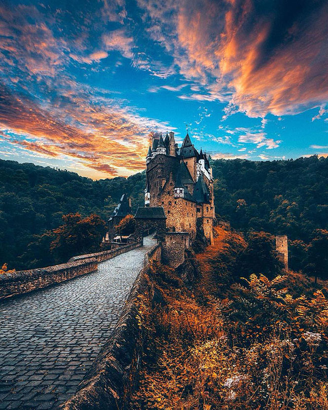 Γερμανικό κάστρο που μοιάζει με πίνακα ζωγραφικής | Φωτογραφία της ημέρας