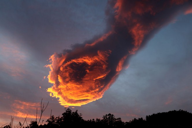 Σύννεφο «Χέρι του Θεού» στον ουρανό της Πορτογαλίας | Φωτογραφία της ημέρας
