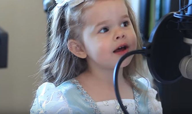 Ακούγοντας αυτό το 3χρονο κοριτσάκι να τραγουδάει θα εκπλαγείτε