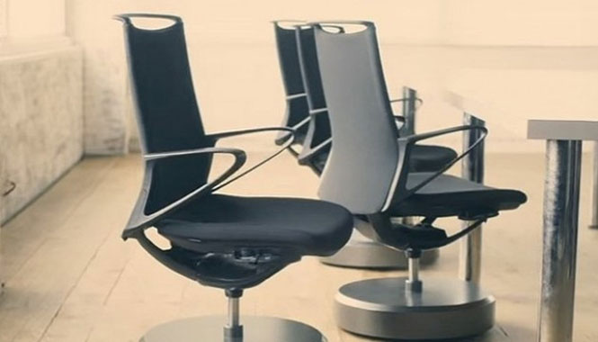 Καρέκλες γραφείου που γυρίζουν στην θέση τους μόνες τους