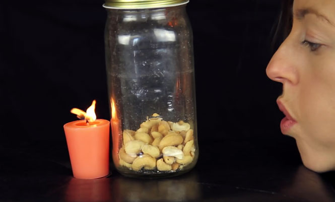 5 περίεργοι τρόποι για να σβήσεις ένα κερί