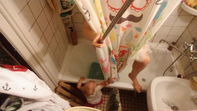 Νεαρή μητέρα καταγράφει την καθημερινότητα της με ένα selfie stick (24)