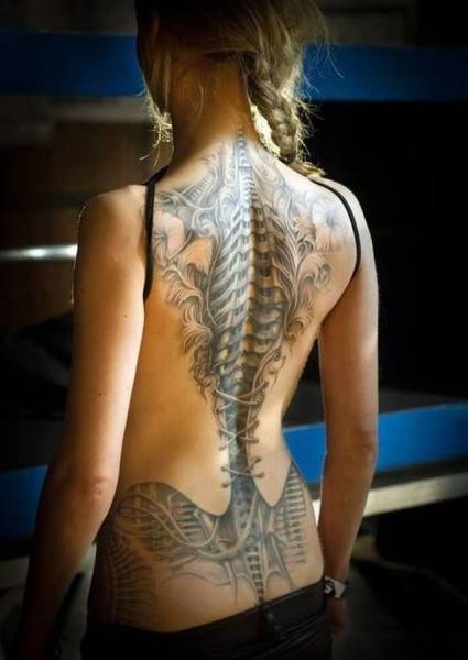 Ανατομικό τατουάζ πλάτης | Φωτογραφία της ημέρας