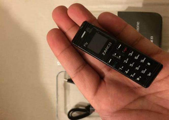 Ίσως το μικρότερο κινητό τηλέφωνο στον κόσμο (1)