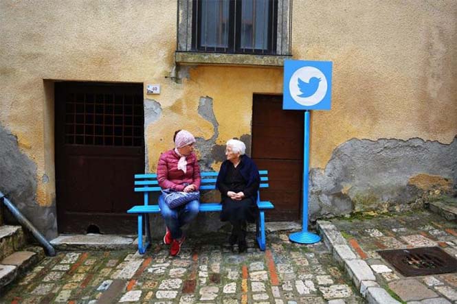 Καλλιτέχνης μετέτρεψε ιταλικό χωριό σε Internet του πραγματικού κόσμου (3)