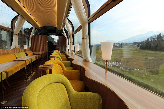 Το εκπληκτικό «γυάλινο» τρένο της Ιαπωνίας που προσφέρει μοναδική θέα (5)
