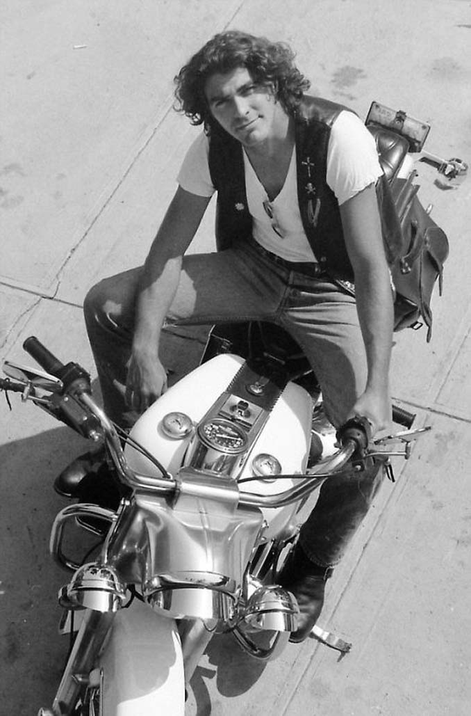 Νεαρός George Clooney σε φωτογράφηση του 1989 (3)