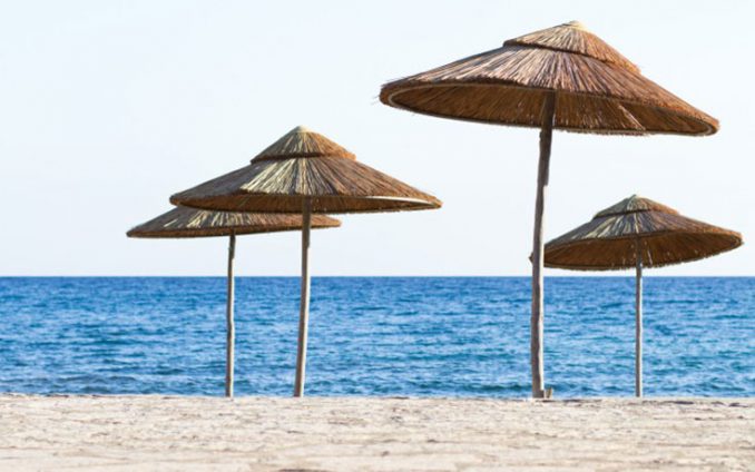 Πόσο κοστίζει το μπάνιο σε 10 οργανωμένες παραλίες της Αττικής (1)