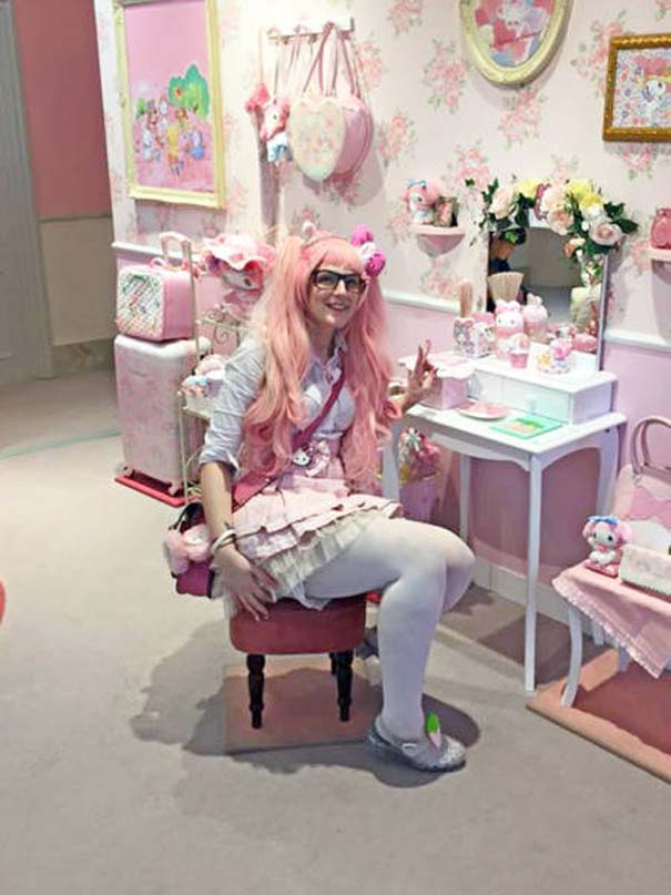 Λάτρης της Hello Kitty έχει ξοδέψει πάνω από 40 χιλιάδες δολάρια για την μανία της (7)