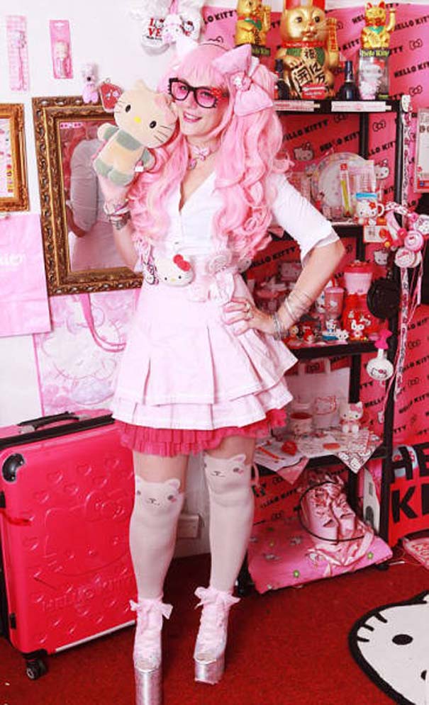 Λάτρης της Hello Kitty έχει ξοδέψει πάνω από 40 χιλιάδες δολάρια για την μανία της (9)