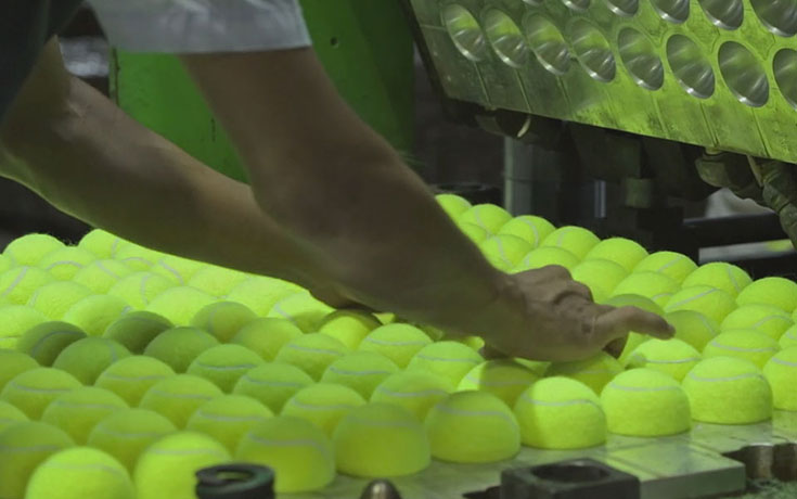 Μπαλάκια του τένις: Η διαδικασία παραγωγής τους θα σας κάνει να κολλήσετε