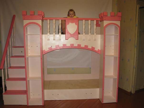 Πατέρας κατασκεύασε ένα απίθανο κρεβάτι - κάστρο για την κορούλα του (18)