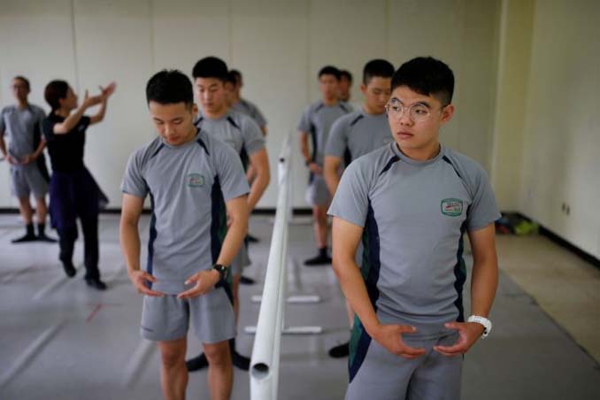 Οι στρατιώτες στη Νότια Κορέα κάνουν μπαλέτο για καταπολέμηση του στρες (1)