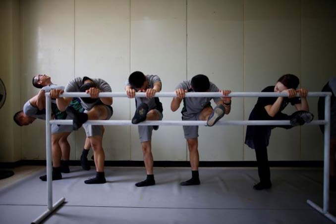 Οι στρατιώτες στη Νότια Κορέα κάνουν μπαλέτο για καταπολέμηση του στρες (8)