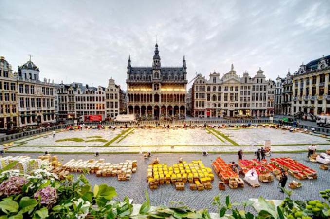 600.000 λουλούδια συνέθεσαν ένα πολύχρωμο «χαλί» 1.800 τετραγωνικών μέτρων στις Βρυξέλλες (11)