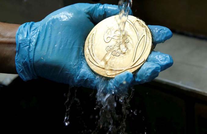 Πως φτιάχτηκαν τα μετάλλια των Ολυμπιακών Αγώνων του Ρίο 2016 (13)