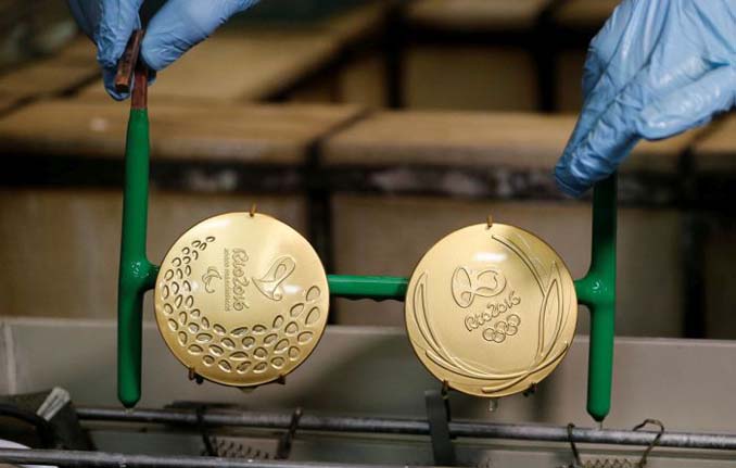 Πως φτιάχτηκαν τα μετάλλια των Ολυμπιακών Αγώνων του Ρίο 2016 (14)