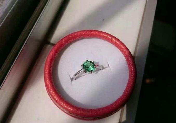Η κοπέλα του ζήτησε ένα μεγάλο διαμάντι και αποφάσισε να αυτοσχεδιάσει (6)