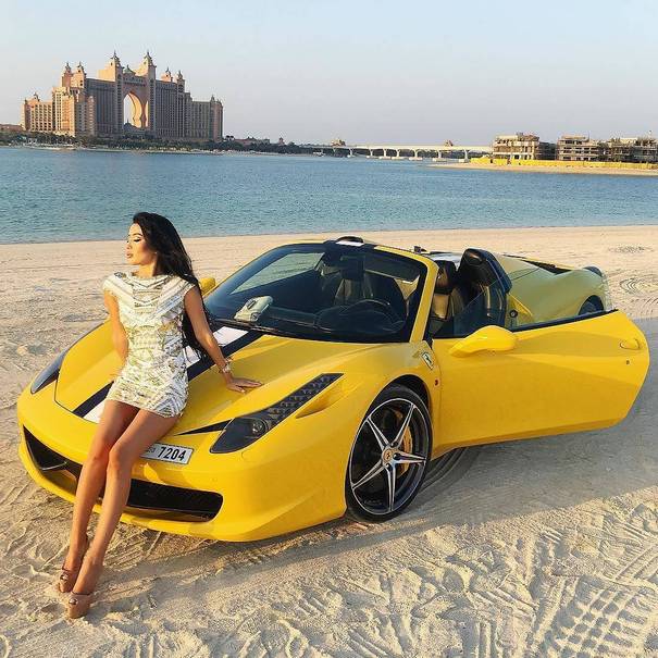 Τα πλουσιοκόριτσα του Ντουμπάι κάνουν «πασαρέλα» στο Instagram (4)
