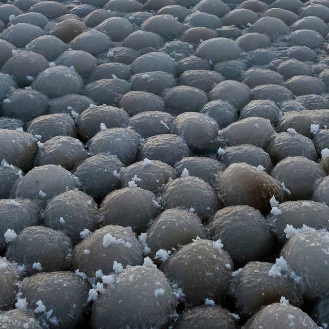 Οι σφαίρες από πάγο στην παραλία Stroomi (1)