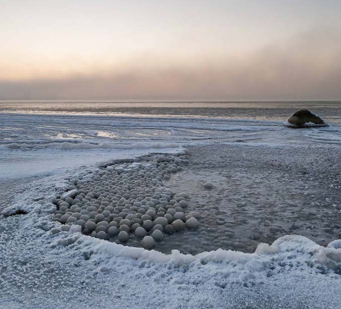 Οι σφαίρες από πάγο στην παραλία Stroomi (4)