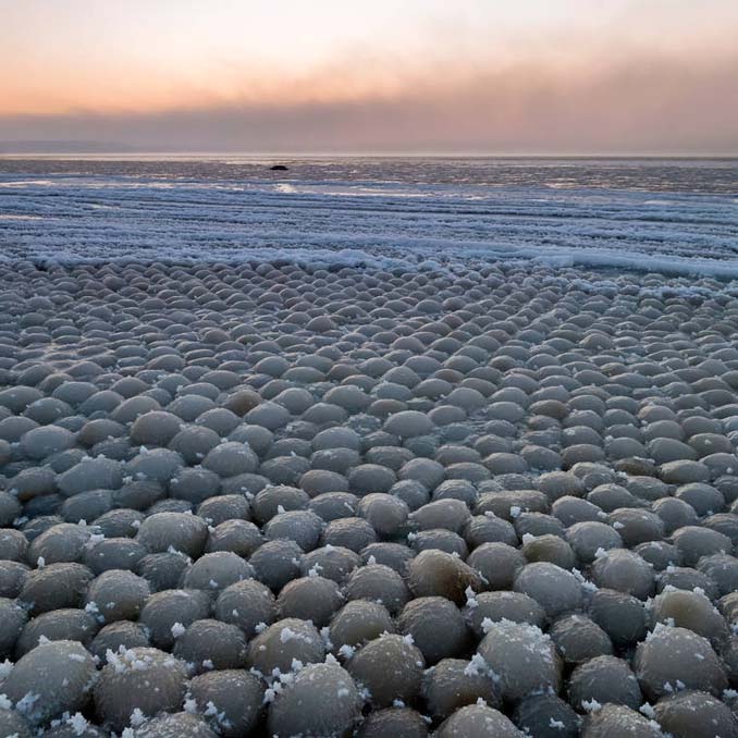 Οι σφαίρες από πάγο στην παραλία Stroomi (5)