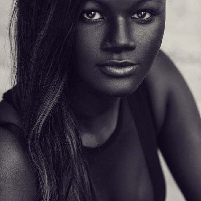 Έφηβη δέχτηκε εκφοβισμό για το απίστευτα σκούρο δέρμα της, έγινε μοντέλο και κατέκτησε το Internet (5)