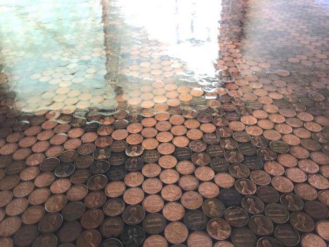 Χρησιμοποίησε 13.000 κέρματα για να ανακαινίσει ένα παλιό πάτωμα (13)