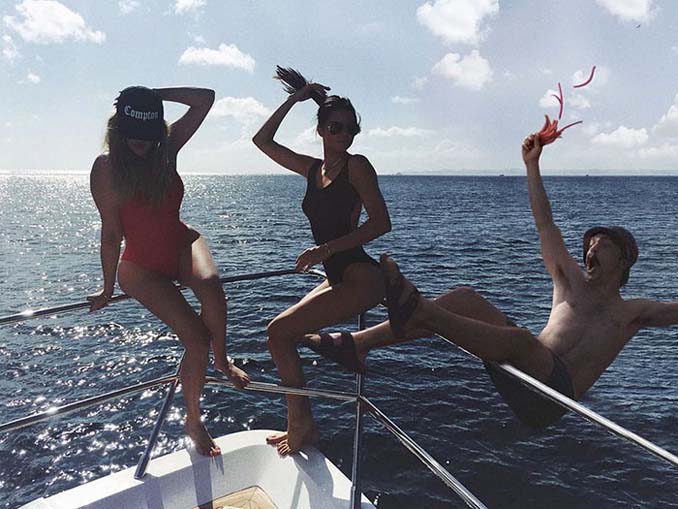 Εισβάλλει στις φωτογραφίες της Kendall Jenner με το Photoshop δίνοντας μια ξεκαρδιστική νότα (8)