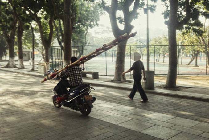 Απίστευτα σκηνικά από τους δρόμους της Κίνας (6)