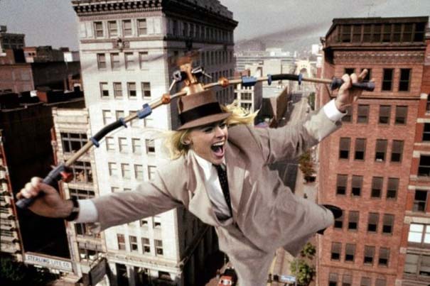 Η Margot Robbie συνελήφθη από τον φακό να ουρλιάζει και τότε ανέλαβαν οι χρήστες του Photoshop (8)