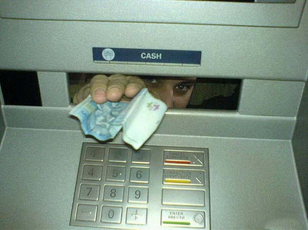 Παράξενα που μπορεί να συναντήσεις σε ένα ATM (4)