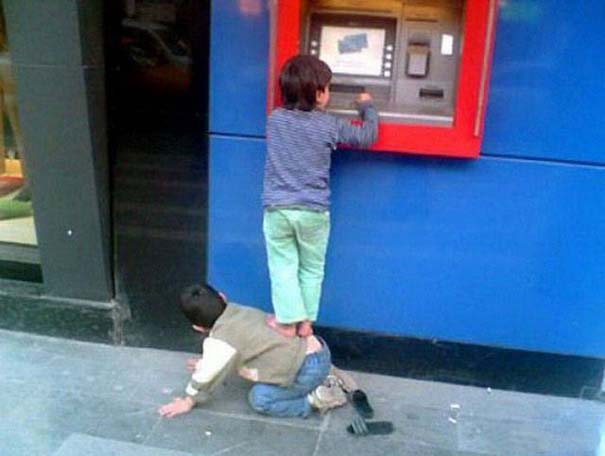 Παράξενα που μπορεί να συναντήσεις σε ένα ATM (5)