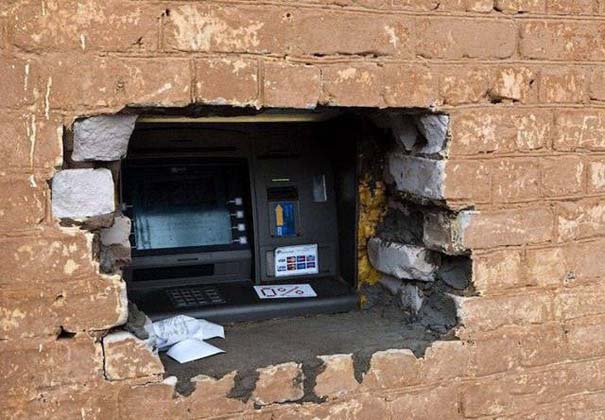 Παράξενα που μπορεί να συναντήσεις σε ένα ATM (13)