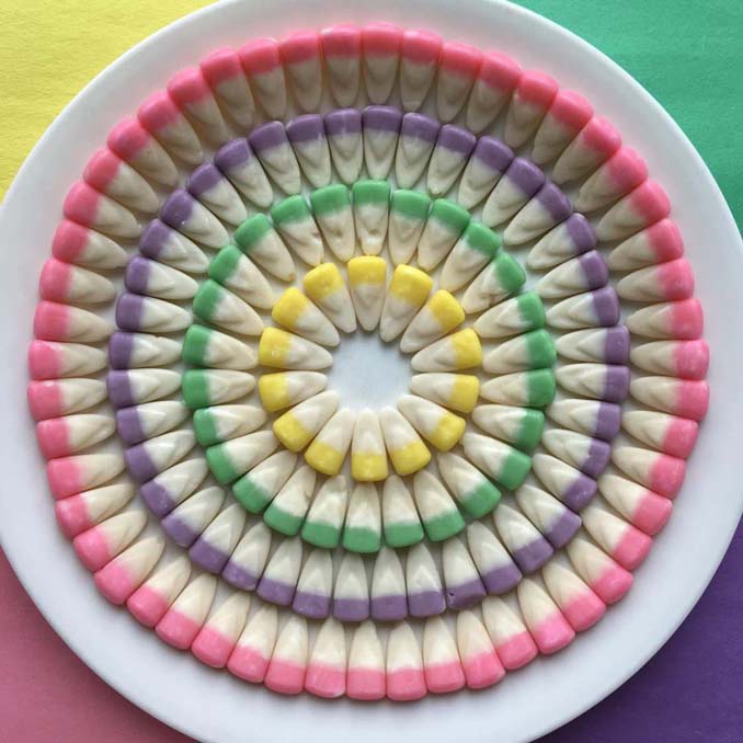 Ο Adam Hillman τακτοποιεί αντικείμενα και γλυκά με βάση το χρώμα (7)