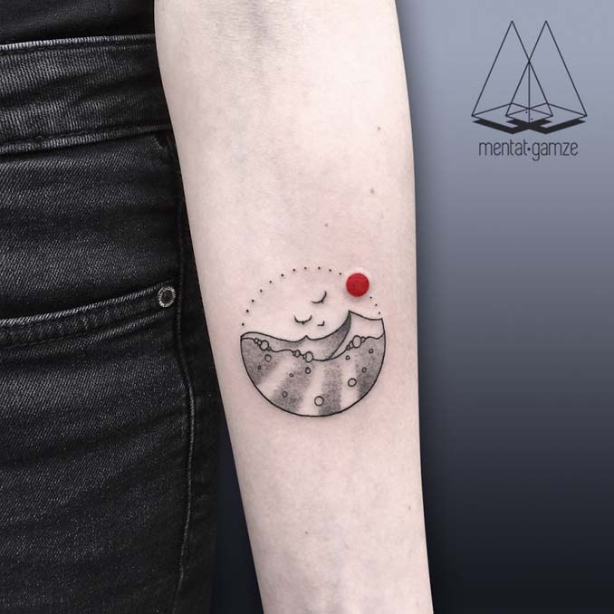 Τατουάζ με κόκκινη κουκκίδα (1)