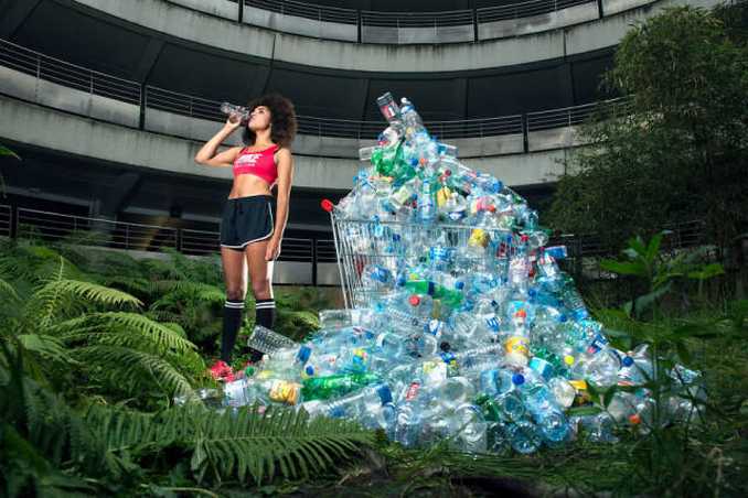 Φωτογράφος δείχνει τι θα συνέβαινε αν για 4 χρόνια δεν πετούσατε τα σκουπίδια σας (1)