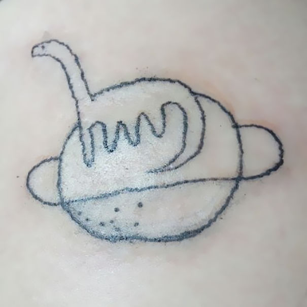 Αυτή η tattoo artist δημιουργεί φρικτά τατουάζ όμως οι πελάτες κάνουν ουρά (11)