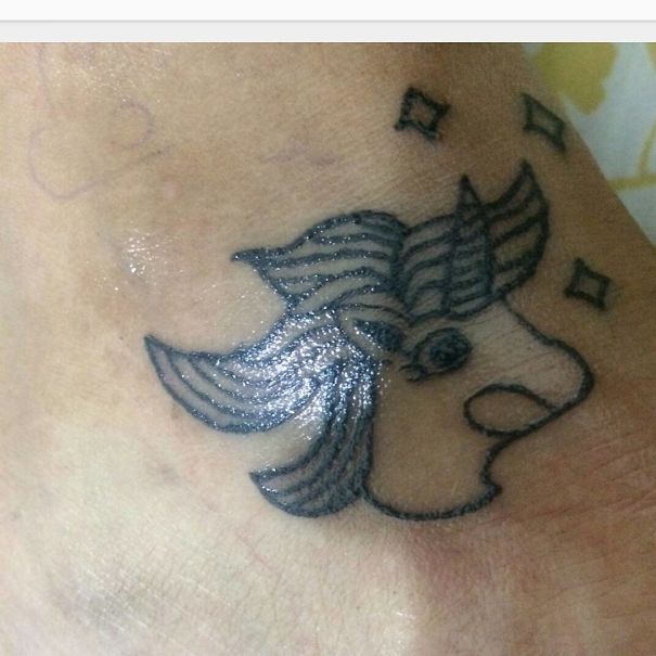 Αυτή η tattoo artist δημιουργεί φρικτά τατουάζ όμως οι πελάτες κάνουν ουρά (17)