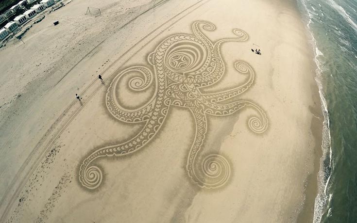 Κάποτε έκανε παιδικές ζωγραφιές στην άμμο... τώρα δημιουργεί επικά έργα τέχνης! (1)