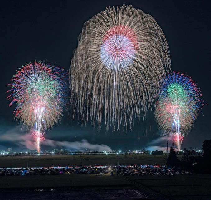 Φωτογράφος απαθανατίζει την ομορφιά των πυροτεχνημάτων στην Ιαπωνία (10)
