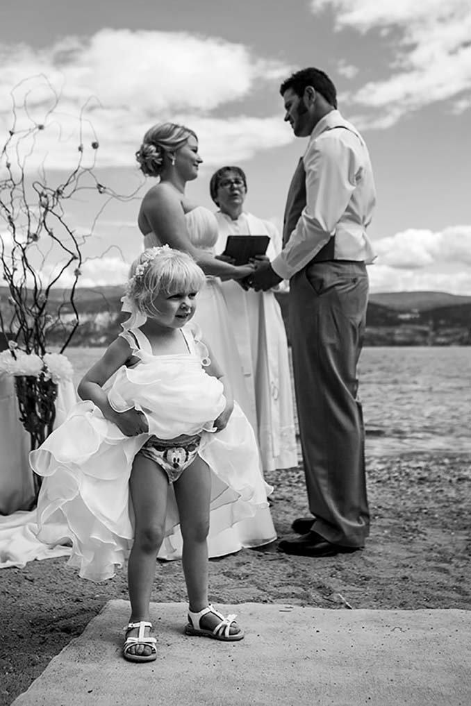 Ξεκαρδιστικά photobombings σε φωτογραφίες γάμων (7)