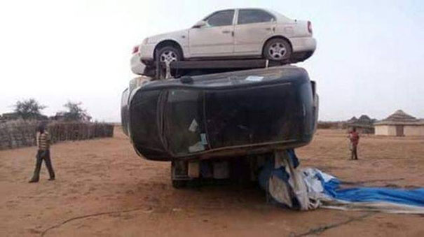 Μεταφορά αυτοκινήτων στην έρημο του Σουδάν (2)