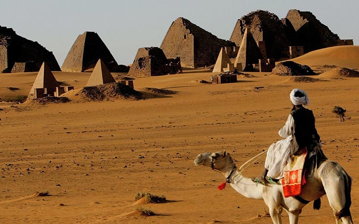 Μεταφορά αυτοκινήτων στην έρημο του Σουδάν