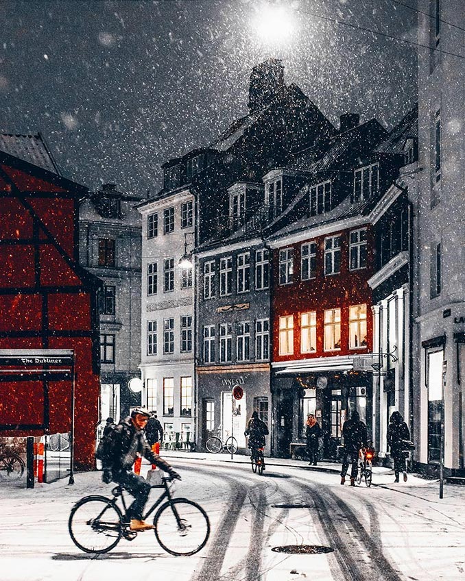 Μια βραδιά στη χιονισμένη Κοπεγχάγη | Φωτογραφία της ημέρας