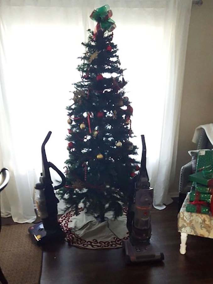 Πως να σώσετε το χριστουγεννιάτικο δέντρο από τα κατοικίδια (3)