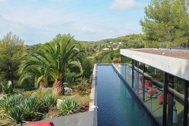 Αυτό το Airbnb στη νότια Γαλλία διαθέτει πισίνα ενυδρείο 27 μέτρων (14)