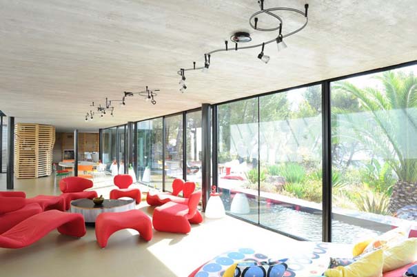 Αυτό το Airbnb στη νότια Γαλλία διαθέτει πισίνα ενυδρείο 27 μέτρων (15)