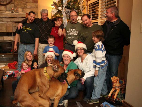 Περίεργες και άβολες χριστουγεννιάτικες οικογενειακές φωτογραφίες (1)